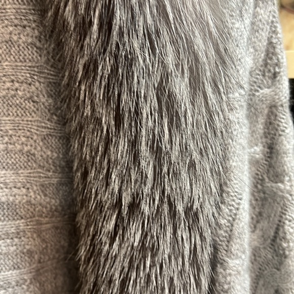 Fox Russian Winter hat and cashmere cape wrap. Beautiful set! Show stopper! - Picture 6 of 8